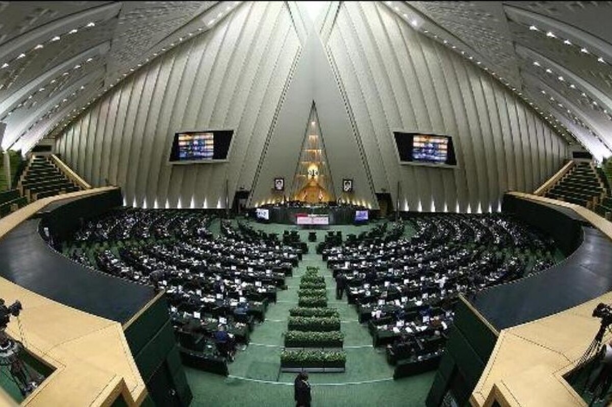 عضو هیئت رئیسه مجلس در جلسه علنی امروز تذکر ۷۷ نماینده به رئیس جمهور درباره اعاده لایحه متناسب‌سازی حقوق بازنشستگان با شاغلین را قرائت کرد.