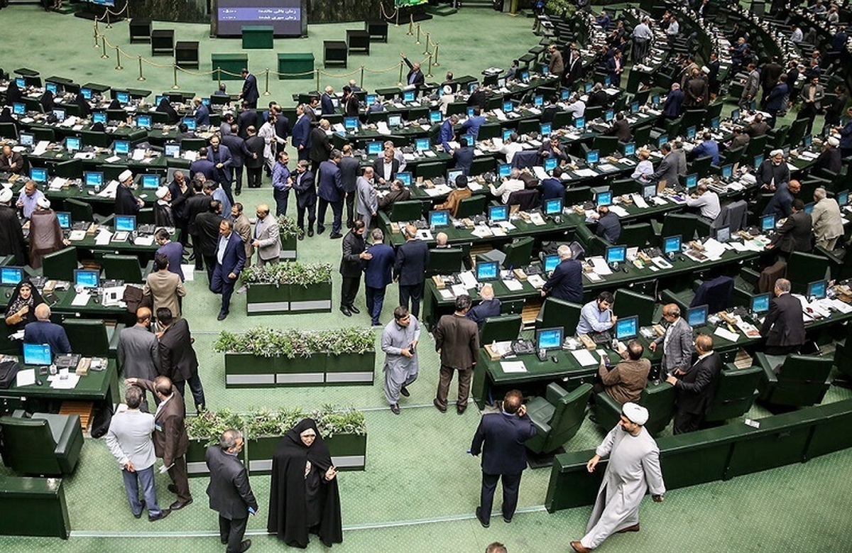 بر اساس اطلاعات موثق، بیش از ۲۲۰ نفر از نمایندگان مجلس یازدهم در مرحله پیش‌ثبت نام انتخابات مجلس دوازدهم ثبت نام کرده‌اند که نام محمدباقر قالیباف رئیس فعلی مجلس نیز در بین نمایندگان ثبت‌نام کرده دیده می‌شود.
