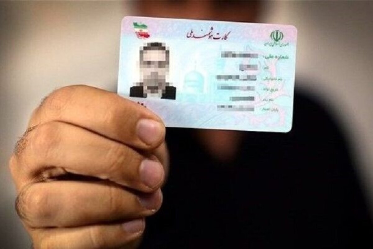 رئیس سازمان ثبت احوال به شرح جزئیات تجمیع کارت‌های بانکی و خدماتی در کارت ملی هوشمند پرداخت و از تجمیع کارت بانک ملی ایران در سه ماه آینده خبرداد.