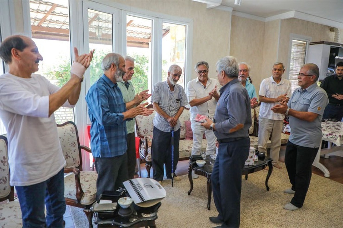 در گردهمایی پیشکسوتان ارزنده فوتبال استان از «رضا زینلی» قدردانی شد.