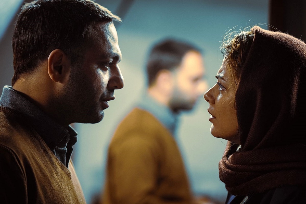 فیلم سینمایی «بی‌رؤیا»، نخستین ساخته آرین وزیردفتری، قاچاق شد.