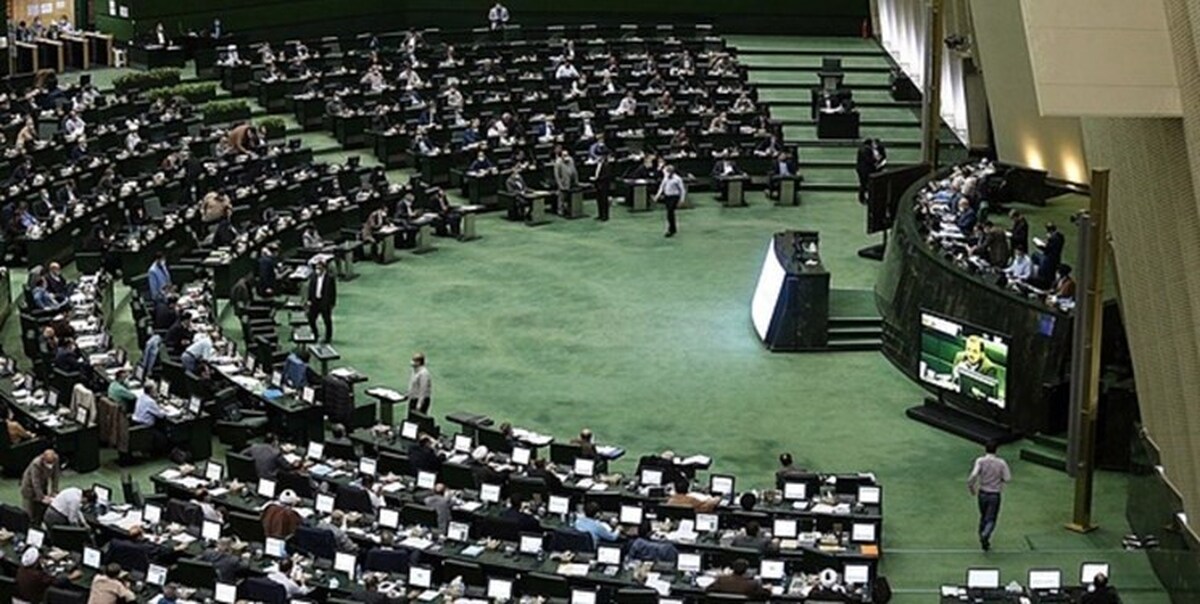نمایندگان مجلس شورای اسلامی در جلسه علنی امروز خود به بررسی گزارش کمیسیون اجتماعی درباره طرح ساماندهی کارکنان موضوع ماده ۲۹ قانون برنامه پنجم توسعه به منظور تامین نظر شورای نگهبان می پردازند.