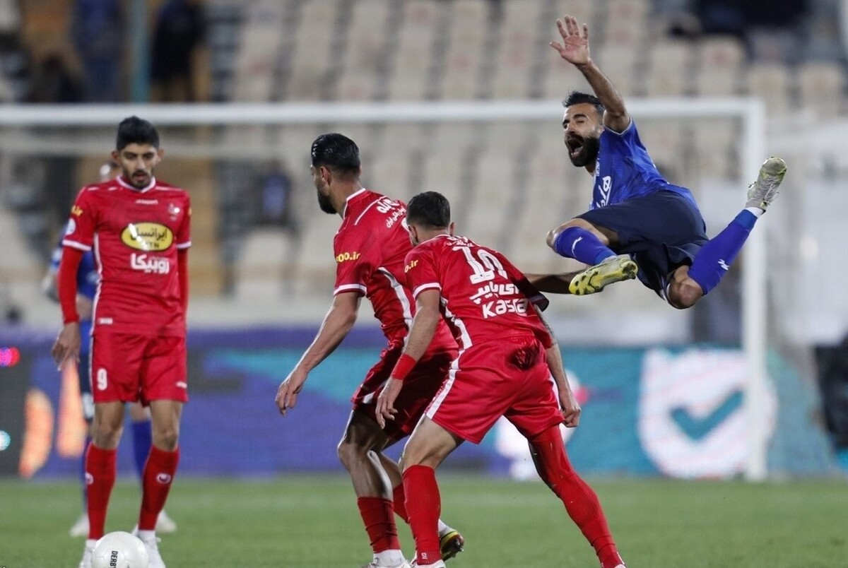 بازیکن پیشین پرسپولیس گفت: پرسپولیس در دفاع و هافبک هیچ مشکلی ندارد و و تنها چیزی که پرسپولیس در شرایط فعلی به آن نیاز دارد یک مهاجم گلزن خارجی است تا تیم تکمیل شود.
