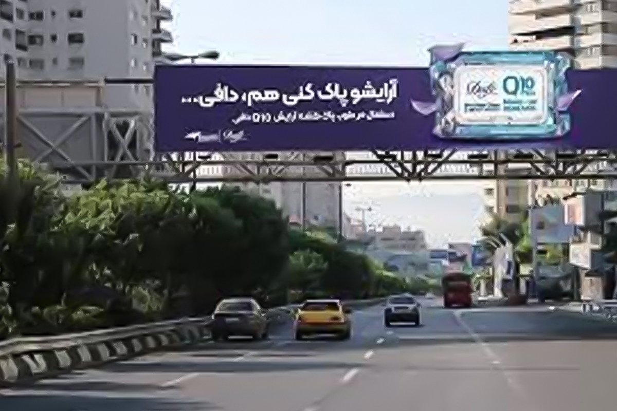 آهنگ «دافی» که چندوقتی است در شبکه‌های اجتماعی وایرال شده، آهنگ تبلیغاتی «شرکت لوازم بهداشتی دافی» است؛ تبلیغات این شرکت حتی در سطح شهر تهران هم دیده می‌شود!