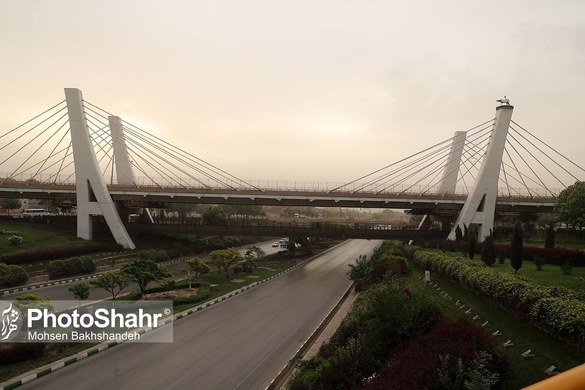 کارشناس مرکز پیش‌بینی هواشناسی خراسان رضوی گفت: از فردا بر سرعت و شدت وزش باد افزوده خواهد شد به گونه‌ای که همراه با خیزش گردوخاک و بروز خسارت خواهد بود.