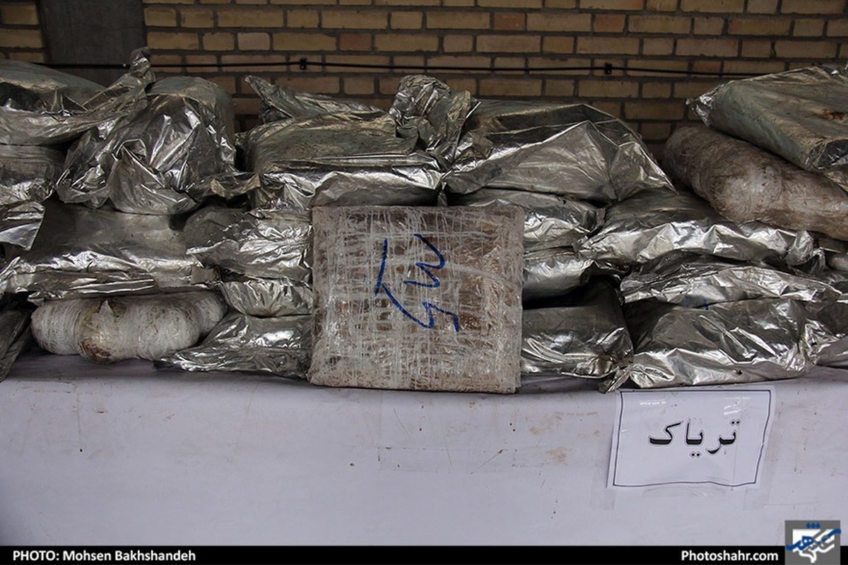 فرمانده انتظامی خراسان رضوی گفت: پلیس در یک عملیات ضربتی موفق شد طی چند مرحله مقدار یک تن و ۱۱۰ کیلوگرم مواد مخدر را کشف کند.
