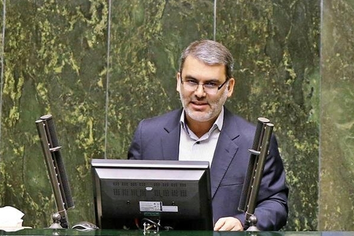 سخنگوی کمیسیون تلفیق لایحه برنامه هفتم گفت: کمیسیون تصویب کرد که هرگونه استخدام دولتی اعم از قراردادی، رسمی، خرید خدمات مشروط به تائید سازمان اداری و استخدامی شود و دستگاه‌ها رأسا نمی‌توانند نسبت به این امر اقدام کنند.
