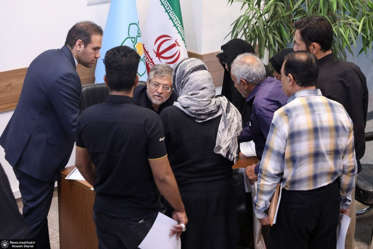 شهردار مشهدمقدس گفت: به مدیران شهرداری توصیه کرده‌ام اگر درخواستی فراقانونی یا حل نشدنی بود توجهات لازم و پاسخ و توجیه قانونی داشته باشند.