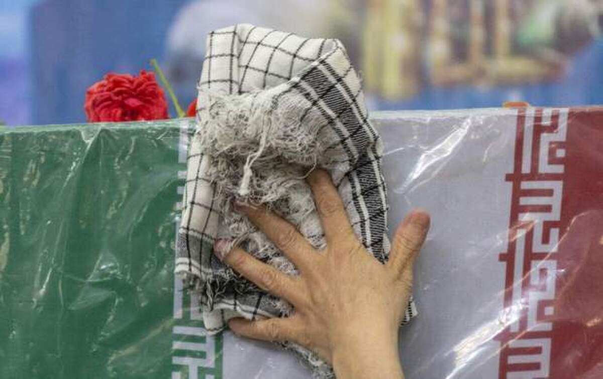 فرمانده انتظامی ملایرگفت: مامور شجاع و جان بر کف پلیس مبارزه با مواد مخدر فرماندهی انتظامی این شهرستان در درگیری با سوداگران مرگ به شهادت رسید.