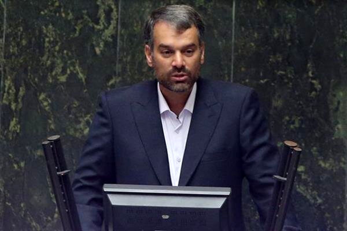 رشیدی کوچی، عضو کمیسیون امور داخلی مجلس، اعتقاد دارد طبق اصل ۷۹ قانون اساسی، ادامه فیلتر واتساپ و اینستاگرام، بدون اجازه مجلس، غیرقانونی است.