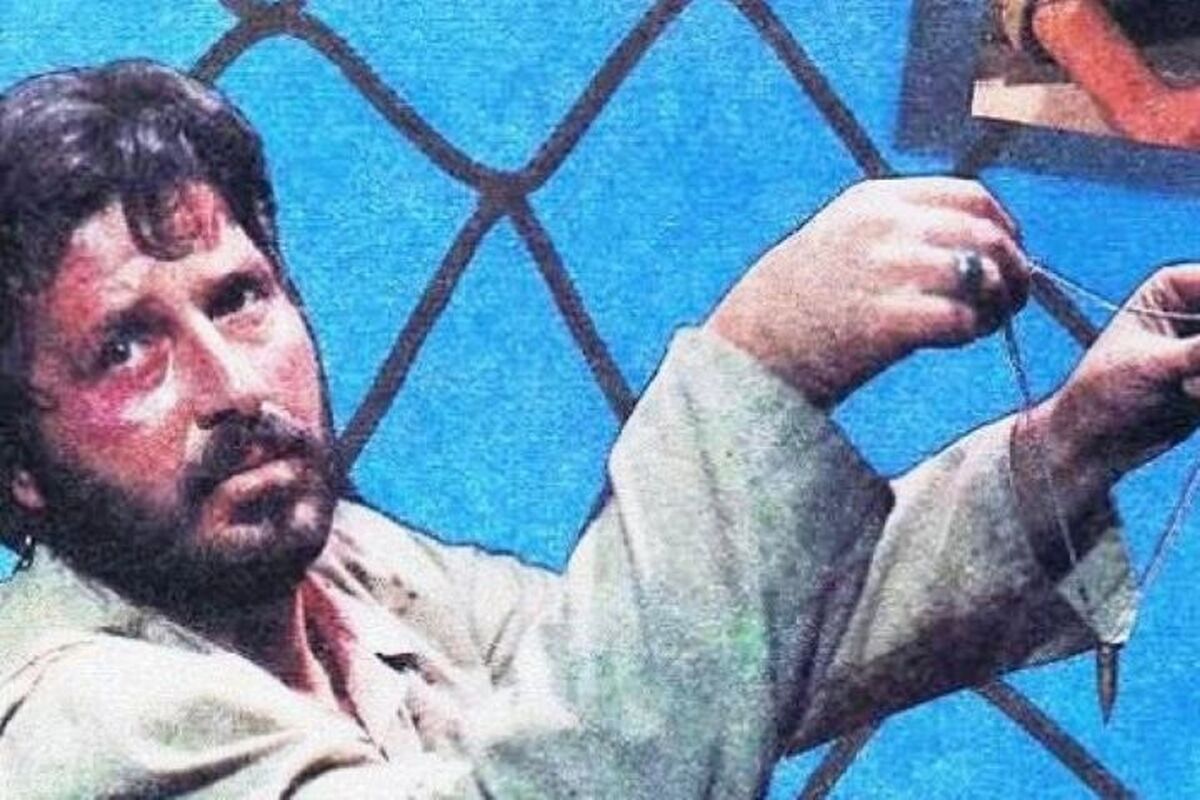 همزمان با یازدهم محرم الحرام روز تجلیل از اسرا و مفقودین شبکه نمایش فیلم «مردی شبیه باران» را روی آنتن می‌برد.
