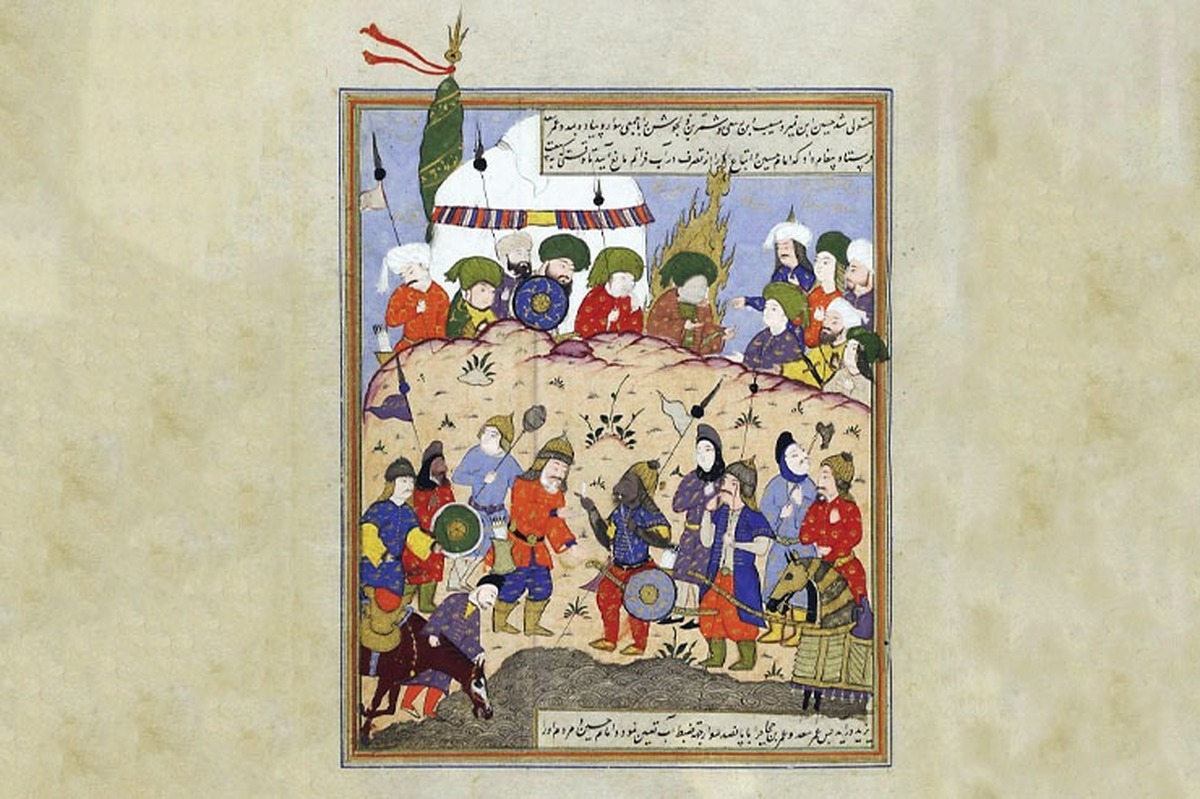 به‌دلیل وابستگی امام‌حسین (ع) به پیامبر اسلام (ص) و جایگاه اجتماعی آن حضرت، سوگواری برای ایشان از گستره بیشتری برخوردار است، به‌گونه‌ای‌که حتی سال شهادت امام‌حسین (ع) را هم «عام‌الحزن» یا «سال اندوه» می‌نامند.