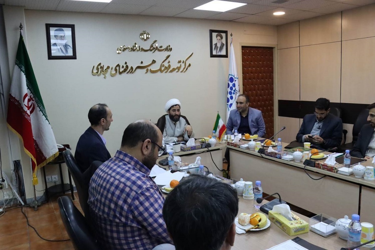 مرکز توسعه فرهنگ و هنر در فضای مجازی اعلام کرده است که «طاقچه» تاکنون برای دریافت مجوز‌های قانونی از این مرکز اقدامی نکرده است.