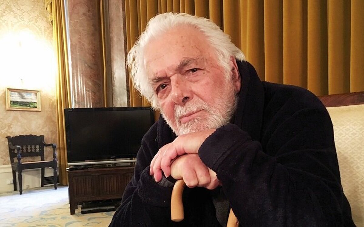 ابراهیم گلستان روز سه‌شنبه ۲۲اوت ۲۰۲۳ در منزل مسکونی‌اش در بریتانیا و در کنار خانواده‌اش درگذشت.