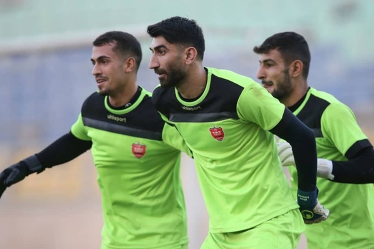 سرمربی پرسپولیس مجبور شد قید جذب دروازه بان خارجی را بزند.