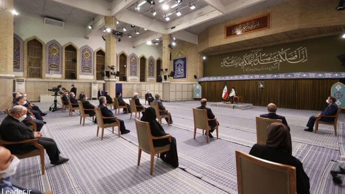برنامه بدون تعارف روایتی از افتتاح فاز ۱۱ پارس جنوبی پس از دو سال انتظار و همچنین دیدار هیئت دولت با رهبر انقلاب در حسینیه امام خمینی داشته است که در ادامه این گزارش را مشاهده می‌کنید.