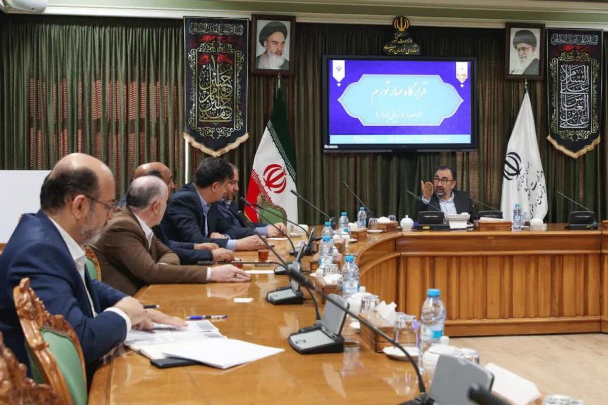 استاندار خراسان رضوی با تأکید براینکه قیمت هیچ کالایی در استان نباید از میانگین کشوری بالاتر باشد، گفت: چنانچه کالایی در بازار با کمبود مواجه یا دچار افزایش قیمت شد، سریعا موردبررسی قرار می‌گیرد و مدیران دستگاه‌های اجرایی در قبال آن مسئول هستند.