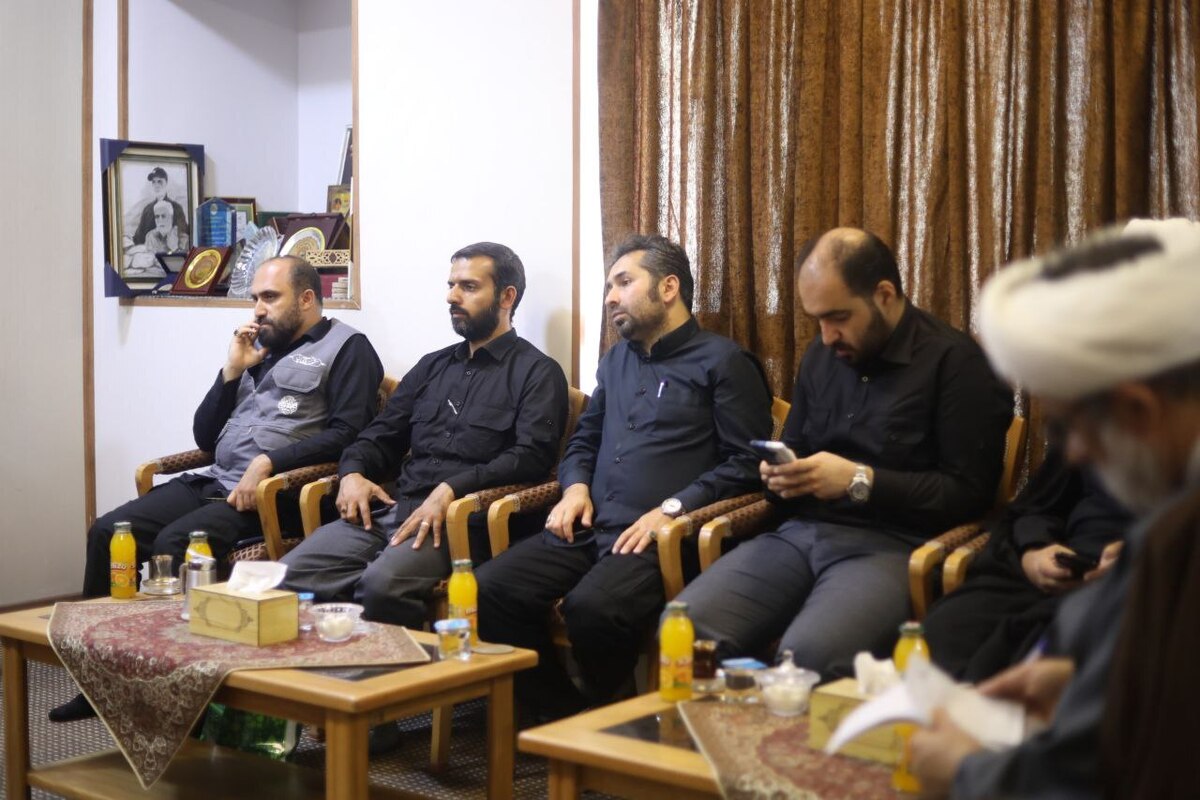 قائم مقام ستاد اربعین شهرداری مشهد گفت: یکی از نکات بسیار مهم که در ایامی از جمله اربعین باید مدنظر قرار گیرد، تبادل فرهنگ‌ها بوده و یکی از مهمترین موضوعات در این خصوص، ترویج فرهنگ حرم‌شهر است.