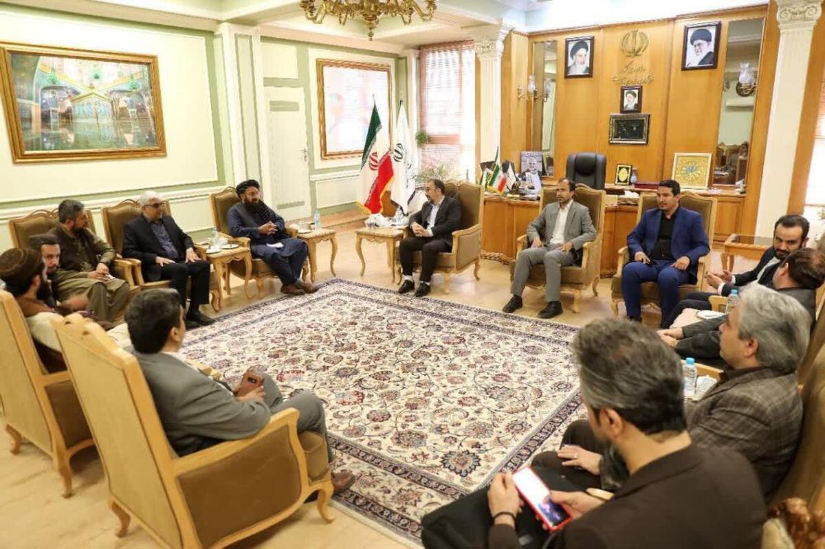 استاندار خراسان رضوی در دیدار با رئیس راه آهن افغانستان به انجام همکاری‌های لازم جهت ادامه مسیر راه آهن خواف-هرات تاکید کرد.