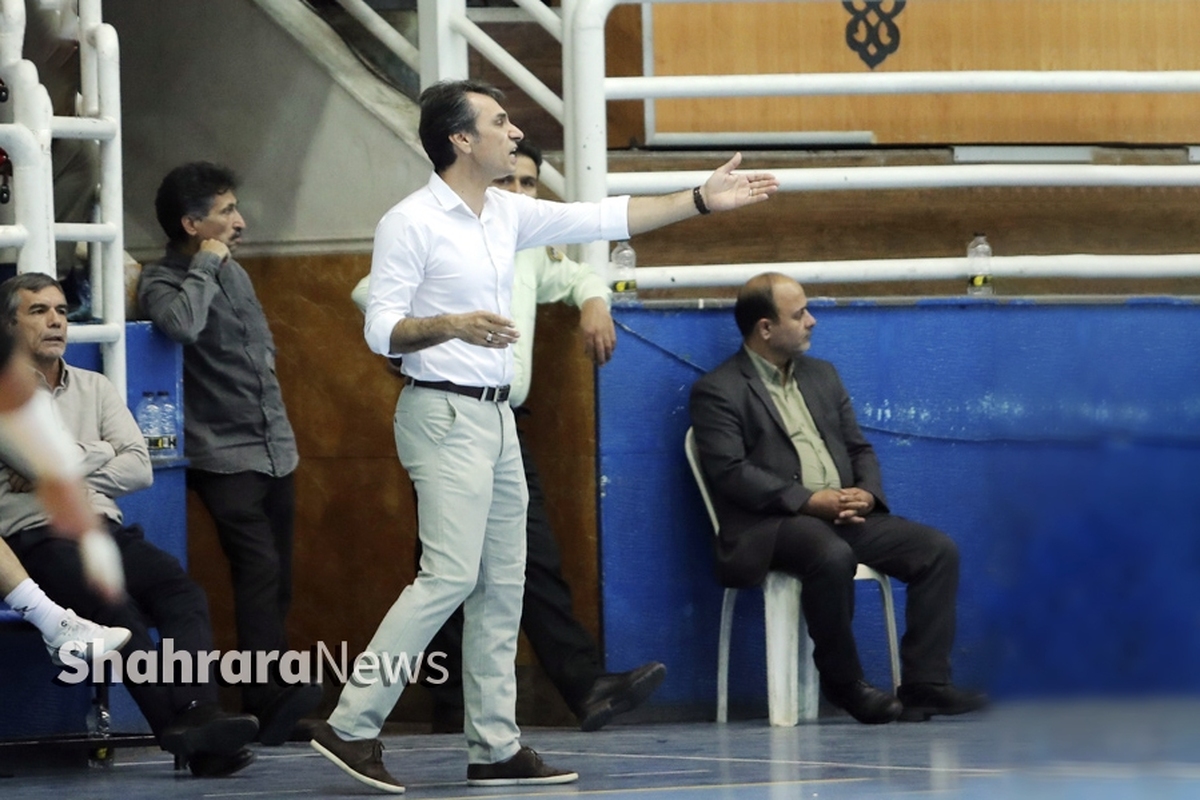 سرمربی فرش‌آرای مشهد گفت: فشار روانی که در مشهد از هواداران به بازیکنان منتقل می‌شود مانع شده تا نتوانیم نخستین برد خود در مشهد را کسب کنیم.