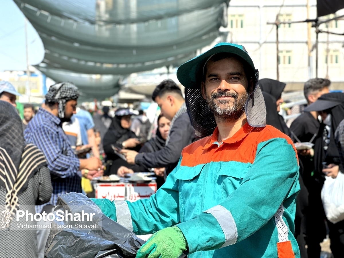 شهرداری مشهدمقدس، امسال کاروان هزار نفره نیروهای خود را با شعار محوری «مشهد برای حسین(ع)» راهی کشور عراق و شهر نجف اشرف کرده تا در حوزه‌های مختلف خدمات‌شهری، حمل‌ونقل، فرهنگی و اجتماعی و غیره خدمات‌رسانی کنند؛ تصاویری از خدمت‌رسانی نیرو‌های خدمات شهری مشهد مقدس به زائران اربعین حسینی که در قالب کاروان خدام الحسین(ع) راهی کشور عراق شده اند را اینجا تماشا کنید.