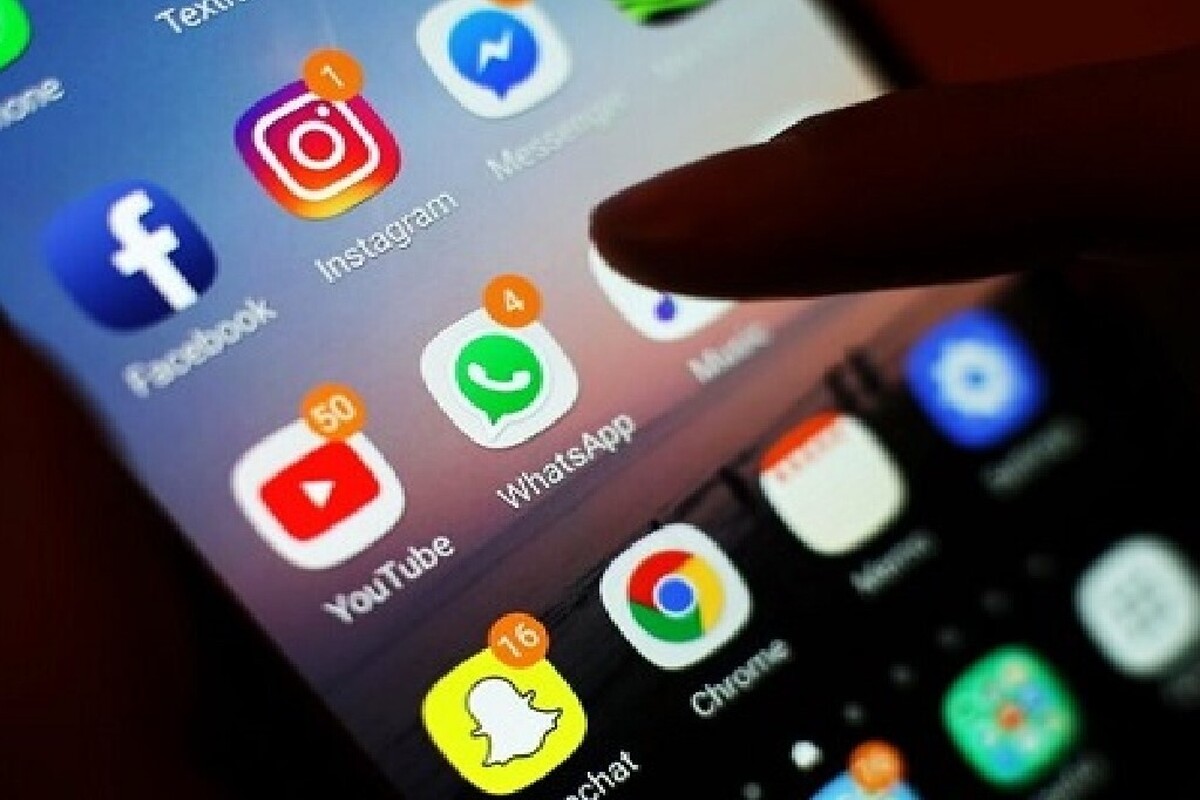 تعمیرکار موبایل که با سرقت عکس‌ها و فیلم‌های خصوصی مشتریانش از گوشی آنها دست به اخاذی می‌زد، دستگیر شد.