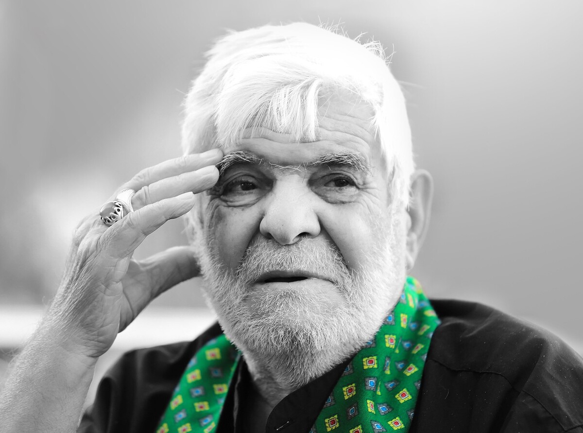 همین پارسال بود که حاج رضا از میان ما رفت و از شنیدن صدای گرم او محروم شدیم، اما هنوز هم اشعاری که با قلبی خالص سروده است، زینت بخش مجالس اهل بیت (ع) است.