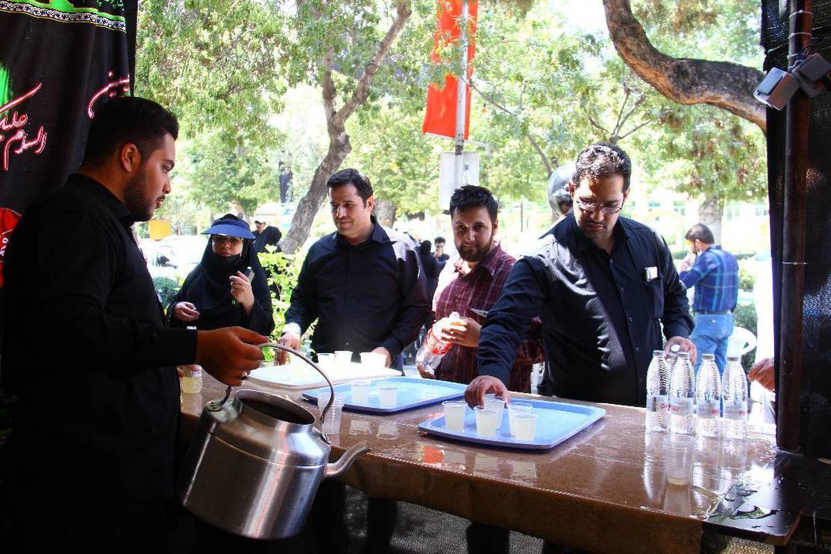 دبیر ستاد دهه آخر صفر شهرداری مشهد گفت: موکب‌های مردمی با مشارکت بیش از ۱۰۰ تشکل برای پذیرایی و خدمت به زائران راه اندازی خواهد شد.