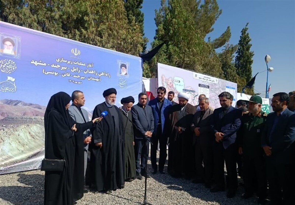 عملیات اجرایی ابر پروژه ریلی شرق کشور با پیگیری‌ها برای تخصیص مالی در دولت سیزدهم، با حضور رئیس جمهور آغاز شد.