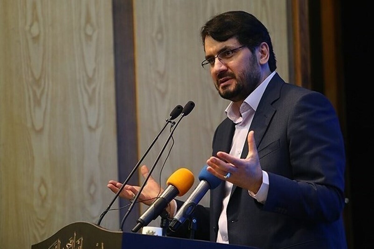 وزیر راه و شهرسازی با بیان اینکه بخش دیگری از کریدور شمال ـ جنوب با راه‌آهن مشهد ـ بیرجند ـ زاهدان تکمیل می‌شود، گفت: این پروژه در ۲۳ قطعه با اعتباری بالغ بر ۱.۷ میلیارد یورو اجرا خواهد شد و در مجموع دارای ۳۹ ایستگاه است.