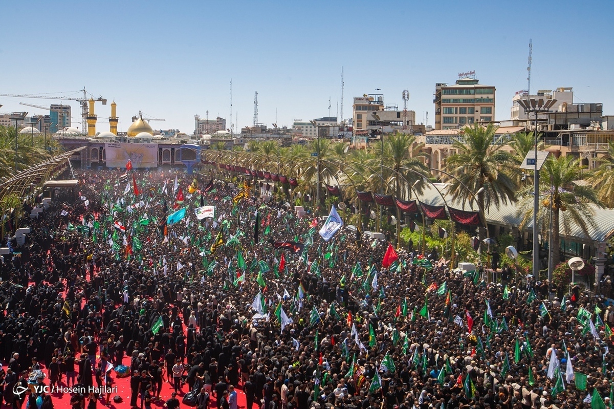 «خونی بود که به در و دیوار شتک زده بود و نیمی از بین الحرمین با لنگه کفش و دمپایی مردم فرش شده بود.»