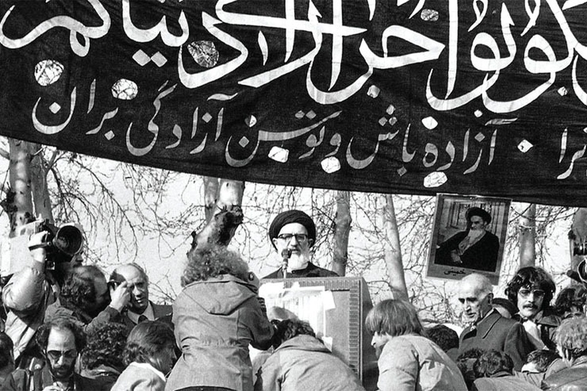 طالقانی از لحاظ اندیشه‌ای در چارچوب گفتمان اسلام انقلابی می‌اندیشید و اسلام را دینی جامع و کامل می‌دانست، لذا با حضور فعالانه او در حوزه سیاست و اجتماع ایران در چهار دهه، باید وی را پیشکسوت روحانیان سیاسی و مبارز در تاریخ سیاسی معاصر کشور دانست
