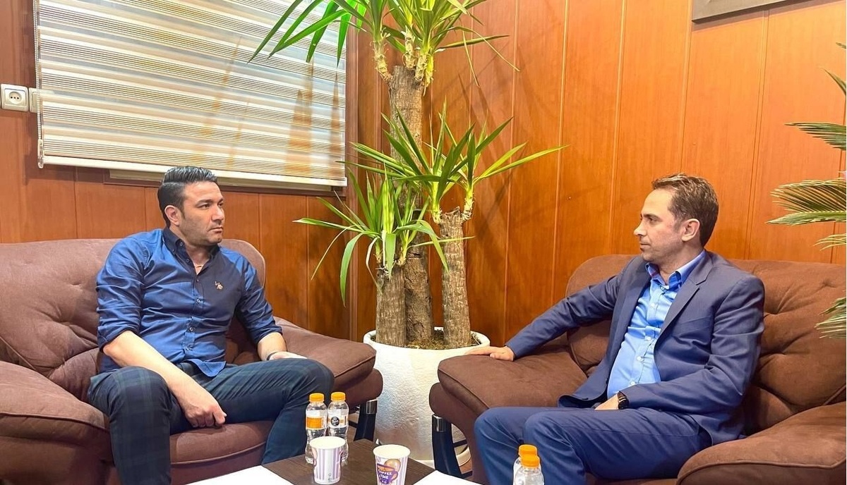 بسیاری از پیشکسوتان استقلال انتظار دارند جواد نکونام در برهه کنونی که حواشی متعددی پیرامون استقلال را فرا گرفته جواب علی خطیر را ندهد.