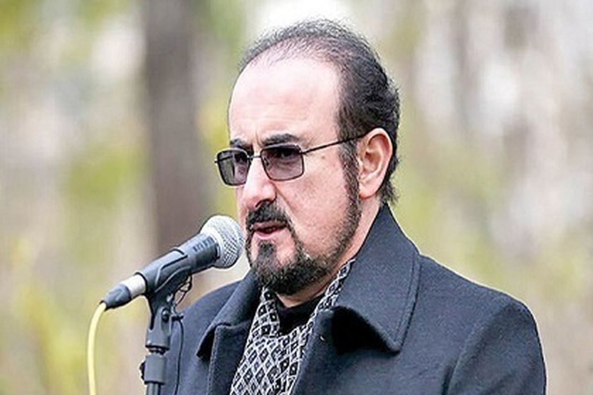 «عبدالحسین مختاباد» خواننده و آهنگساز از ایران مهاجرت کرد.