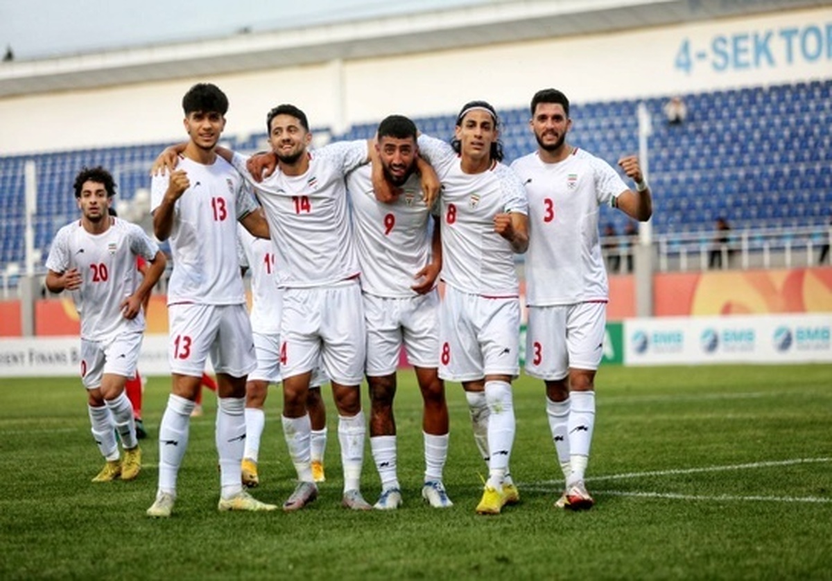 تیم فوتبال امید ایران به رغم کسب پیروزی مقابل افغانستان، اما به دلیل تفاضل گل کمتر نسبت به ازبکستان همچنان در جایگاه دوم قرار دارد.