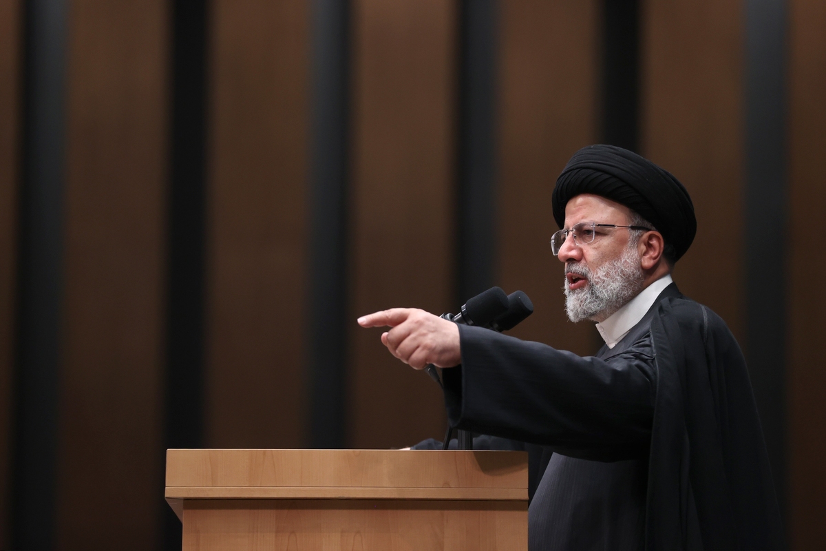 رئیس جمهور گفت: برخی تصور کردند برای مولدسازی قانون جدیدی وضع شده است؛ این خطاست، چراکه مولدسازی از برنامه‌های توسعه چهارم به بعد و در بودجه‌های سنواتی مورد تأکید بوده ولی اجرا نمی‌شده است؛ سخن در عدم اجرای این قانون بود.
