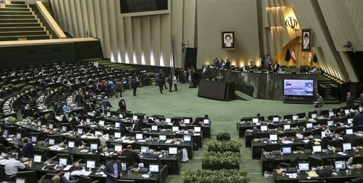 یک نماینده مجلس شورای اسلامی قانونگذاری و نظارت بر اجرای قوانین را وظایف اصلی نمایندگان مجلس دانست و گفت: کارت زردهایی که به وزرا داده می‌شود، در راستای وظیفه ذاتی نمایندگان و از سر خیرخواهی است.