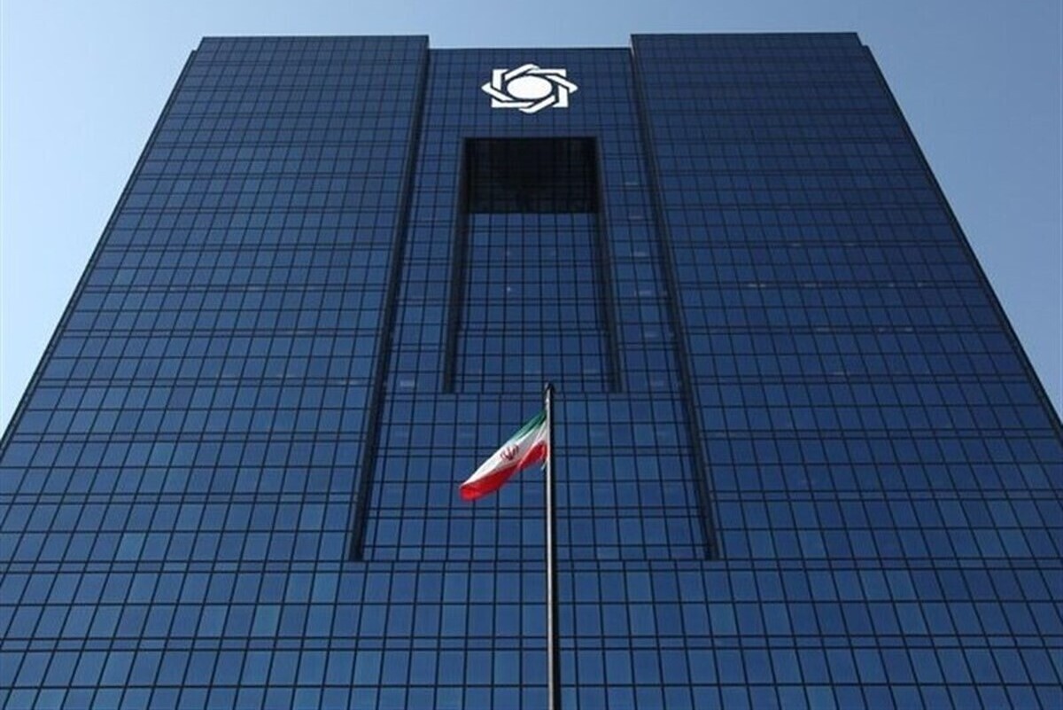 بانک مرکزی در بخشنامه ارزی جدیدی در مورد واردکنندگان کالا‌های اساسی اعلام کرد، تسهیلات ارزی دریافت شده از سوی واردکنندگان با نرخ ۲۸۵۰۰ تومانی، در صورت تخلف از قیمت گذاری با نرخ بازار مبادله تسویه خواهد شد.