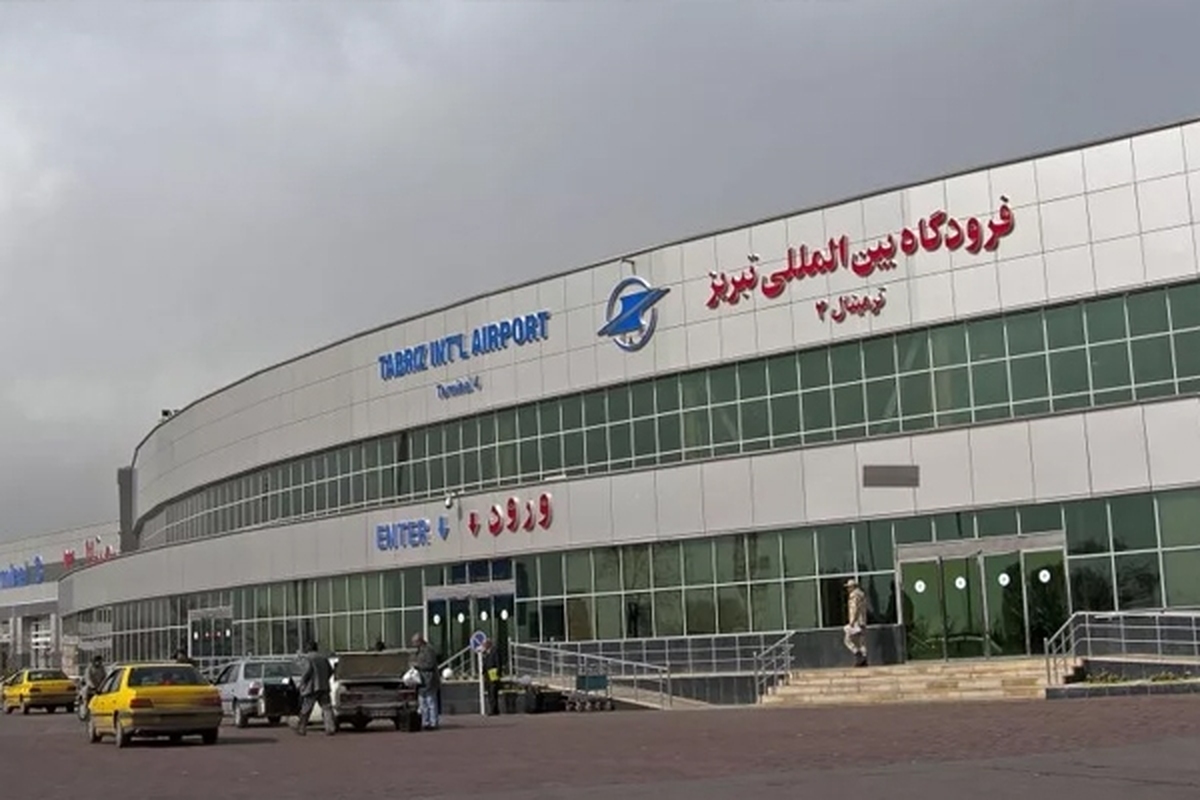سازمان هواپیمایی کشور در حالی از بخشنامه ممنوع بودن ورود حیوانات زنده خصوصاً سگ به محوطه ترمینال‌های مسافری فرودگاهی خبر داد که امروز سگ‌های ولگرد در باند فرودگاه تبریز جولان دادند.