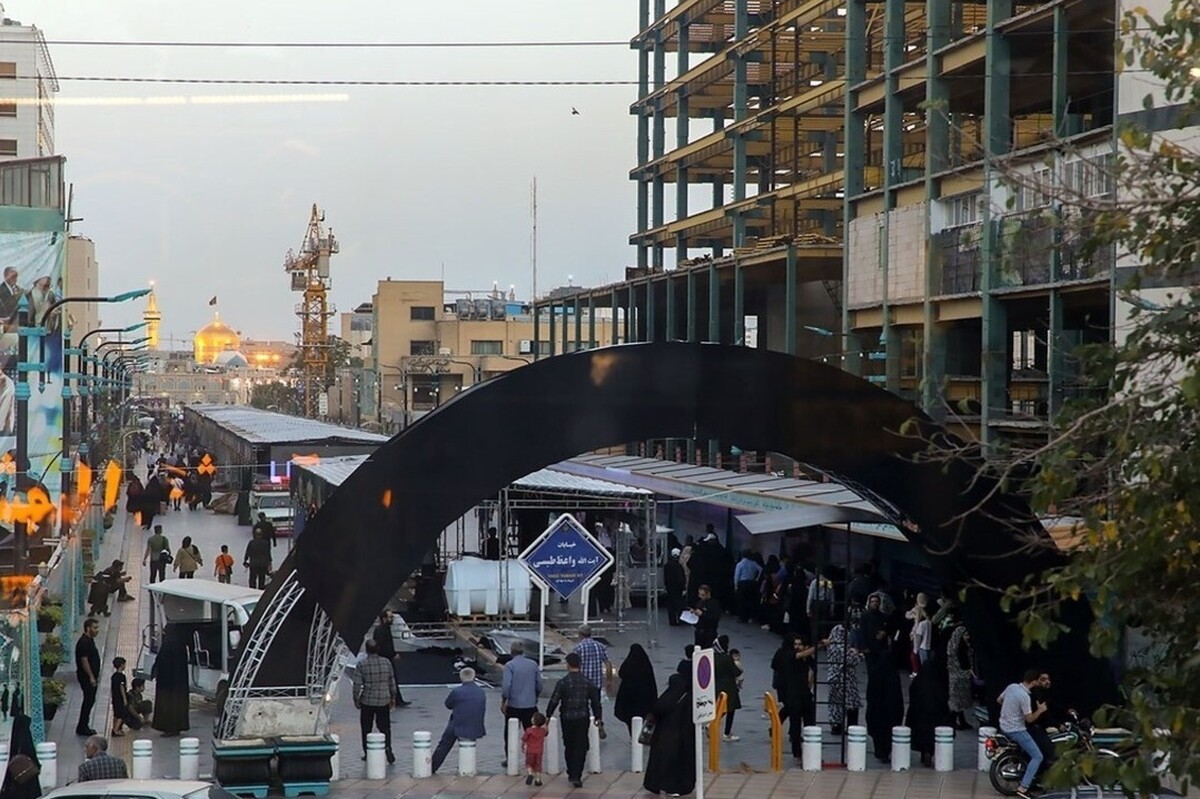 معاون خدمات اجتماعی بنیاد کرامت رضوی گفت: در ۵ محور منتهی به حرم مطهر ۱۳۵ موکب حریم حرم به همت بنیاد کرامت رضوی برپا خواهد شد.
