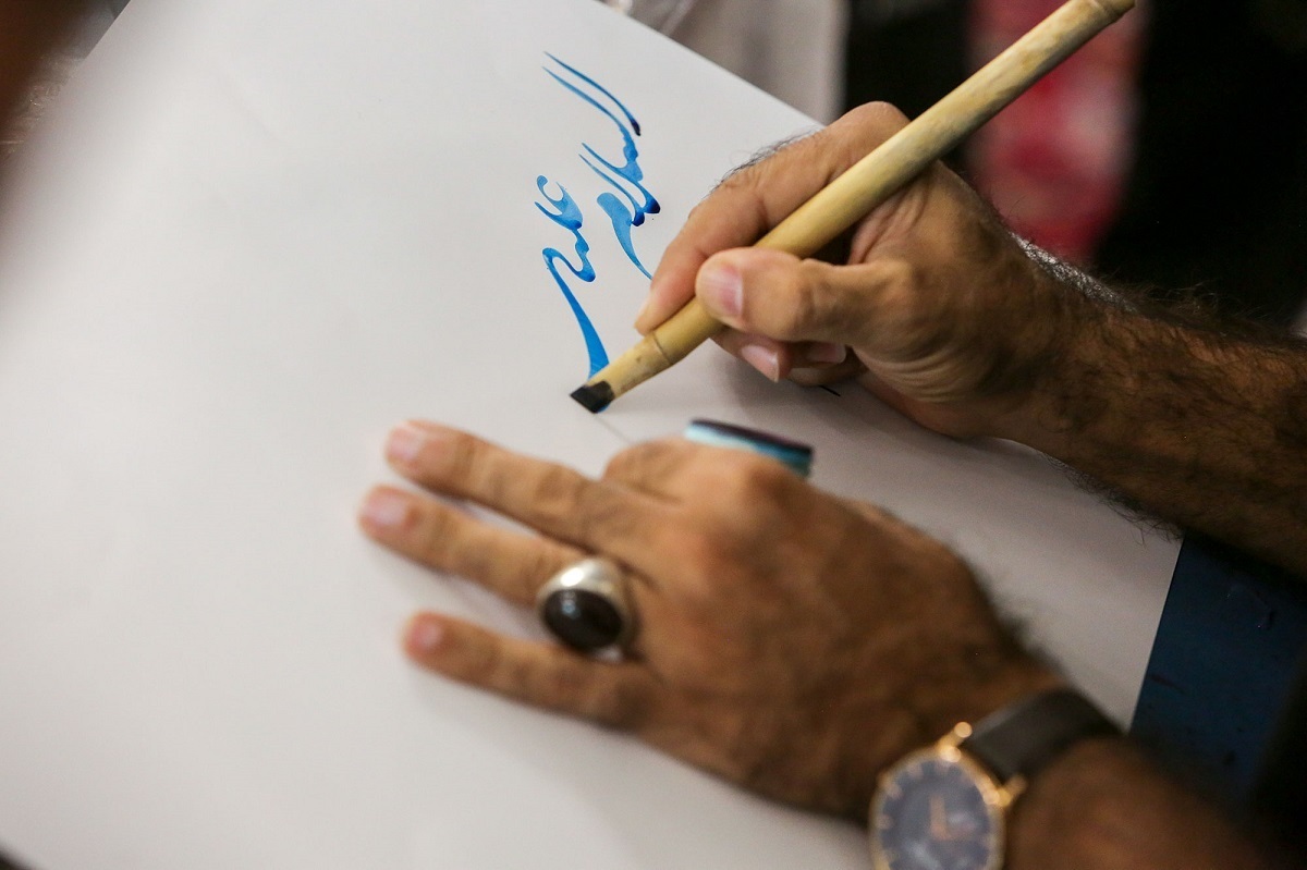 در آستانه سالروز شهادت امام رضا (ع)، رویداد «حصن حصین» با حضور هشت استاد خوشنویسی مشهد در آستان امام هشتم برگزار شد.