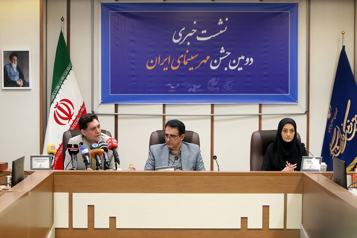 دبیر هفته «مهر سینمای ایران»، با اعلام تغییر احتمالی قیمت بلیت سینماها در این ایام، گفت جزئیات این طرح به‌زودی مشخص خواهد شد.
