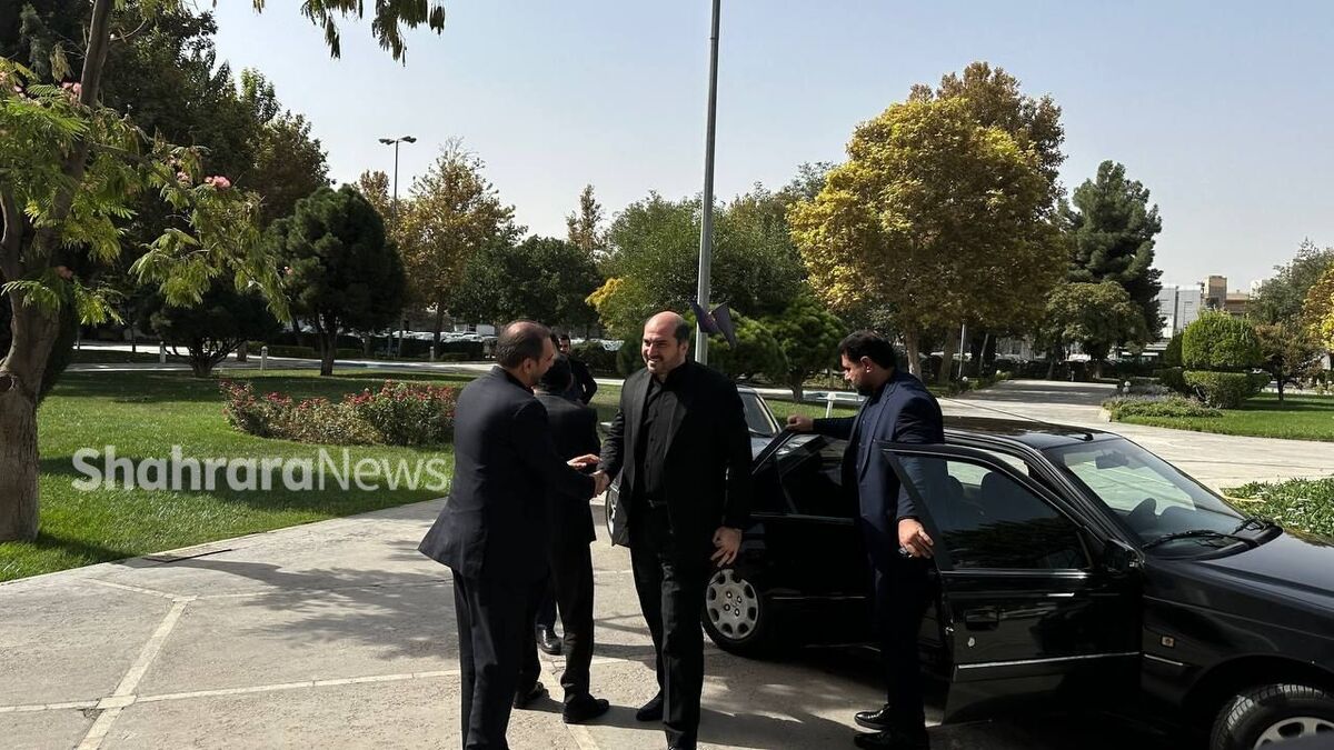 معاون اجرایی رئیس جمهور دقایقی پیش وارد مشهد شد.