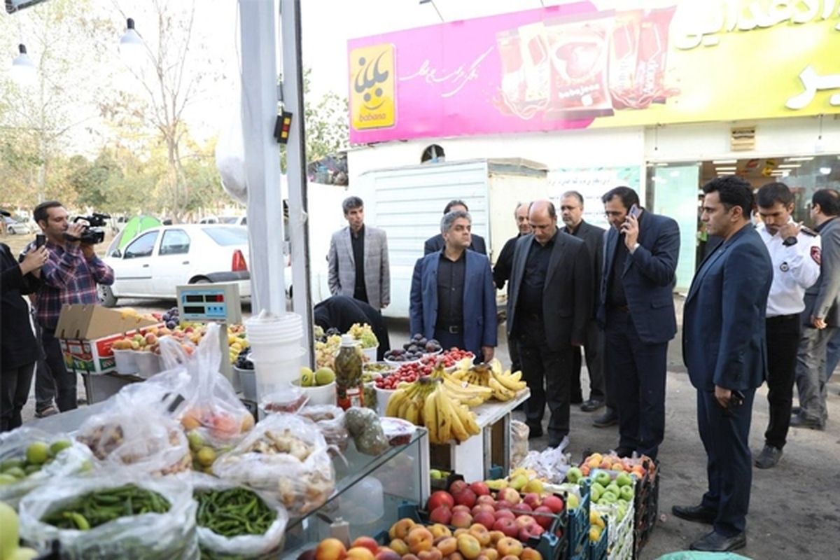 معاون محیط‌ زیست و خدمات‌ شهری شهرداری مشهد از فعالیت بازارهای ارزاق عمومی موقت در اطراف حرم مطهر را خبر داد.