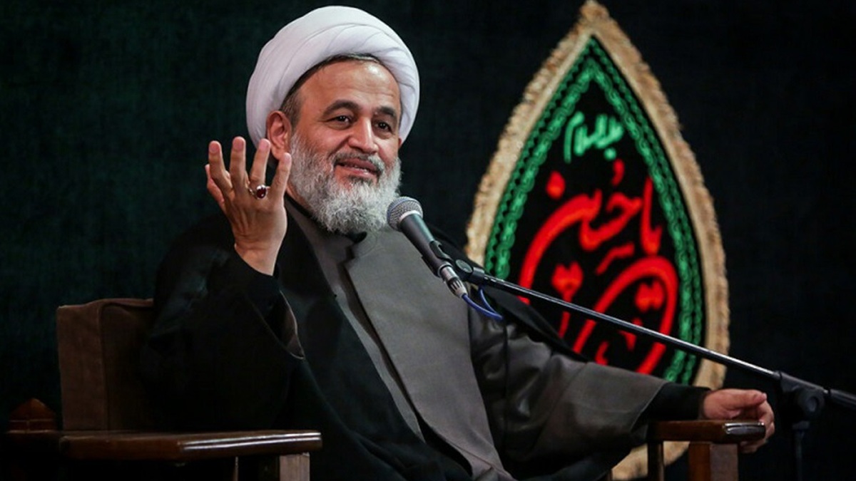 حجت‌الاسلام والمسلمین پناهیان گفت: یکی از ویژگی‌های بارز دین مبین اسلام این است که بر پایه محبت استوار شده است. خداوند محبت و زیبایی ایمان را در دل امت اسلامی قرار داده است و همین محبت دین داری را آسان‌تر کرده است.