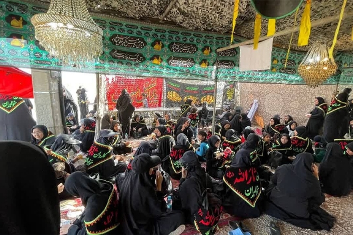 موکب خدمات‌ رسانی به زائران علی بن موسی الرضا «ع» به مناسبت ایام سالروز شهادت هشتمین اختر تابناک به همت منطقه پدافند هوایی شمال شرق در ورودی شهر مشهد راه‌اندازی شد.