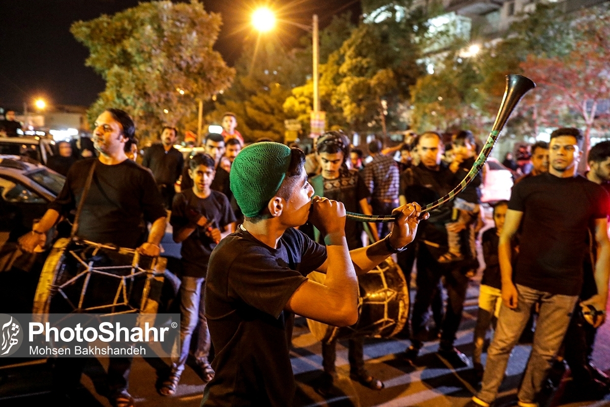 در این ویدئو، تصاویری از عزاداری سنتی «دمام زنی» در صبح شهادت حضرت امام رضا علیه السلام در خیابان‌های منتهی به حرم مطهر رضوی را می‌بینید.