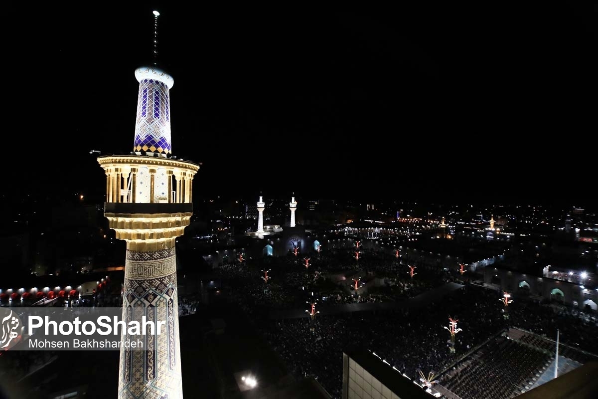 محمد جنامی، مداح جوان خرمشهری که نوای مداحی‌اش به پرمخاطب ترین نغمه اربعین امسال تبدیل شد، در شب شـهادت امام رضا علیه السلام در حرم رضوی مداحی کرد.