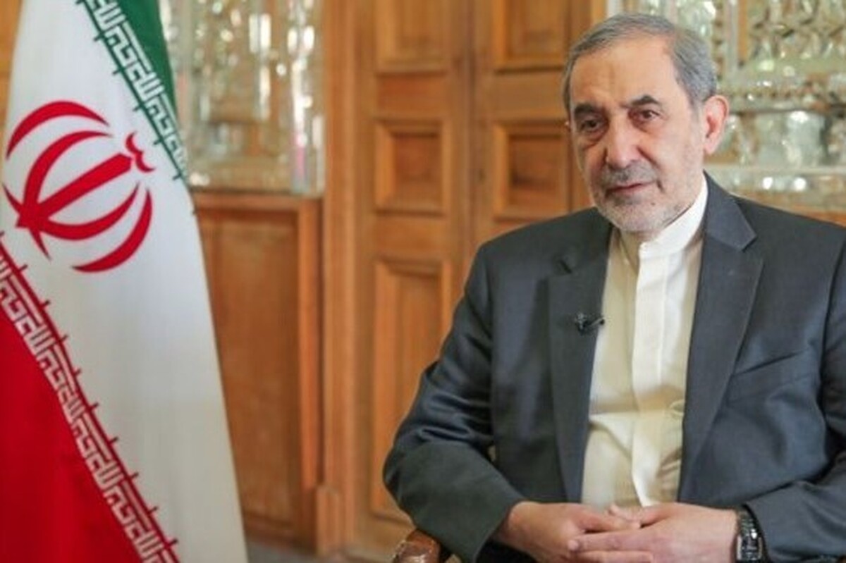 عضو مجمع تشخیص مصلحت نظام گفت: بی‌تردید جمهوری اسلامی ایران در مورد استقلال و تمامیت ارضی ایران با هیچ طرفی تعارف ندارد و کشورهای منطقه باید هوشیار باشند در دام نقشه‌های تنش زا، توطئه های شوم دشمنان نیفتند.