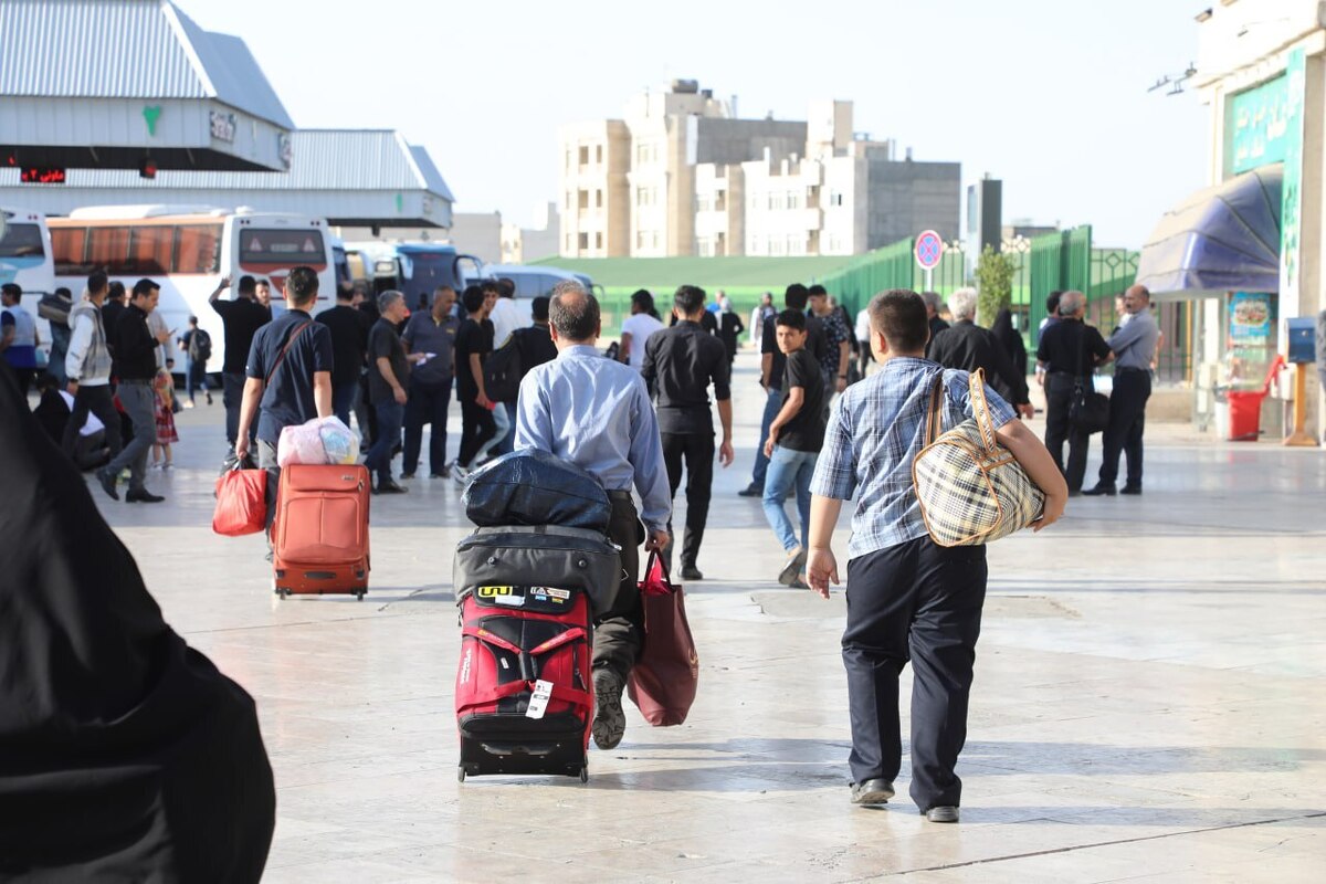 معاون استاندار و فرماندار مشهد مقدس در بازدید از پایانه مسافربری امام رضا(ع) مشهد از عدم ازدحام جمعیت این پایانه و مدیریت فروش بلیت به زائران خبر داد.